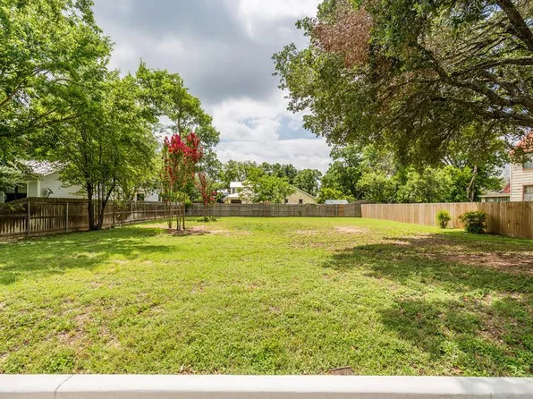 207 N Acorn St, Fredericksburg, TX 78624