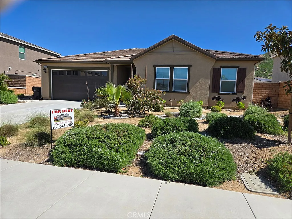 4 bed, 2316 sqft, $3,950 — Photo 1
