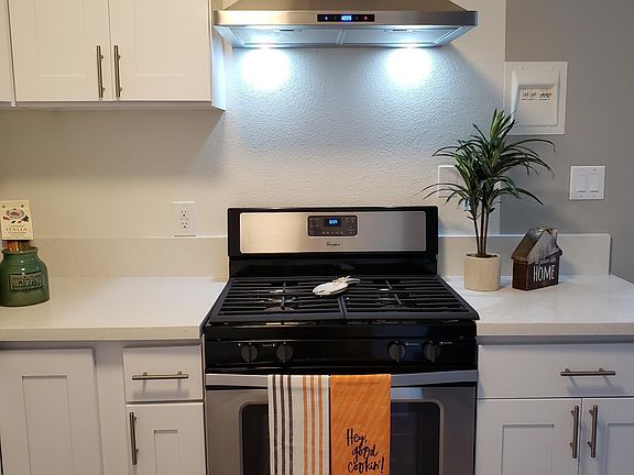 5th image of 887 Center St #19