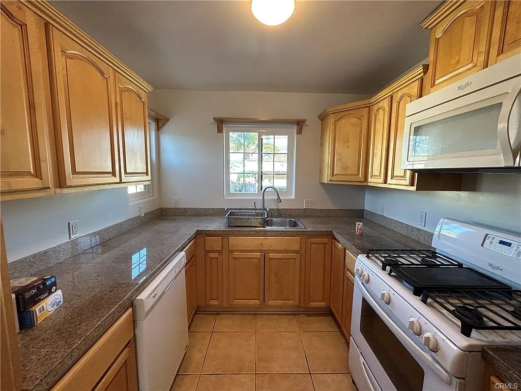 3 bed, 1167 sqft, $3,200 — Photo 3