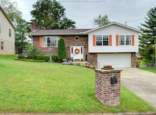 4 Ralph Dr, Hurricane, WV 25526