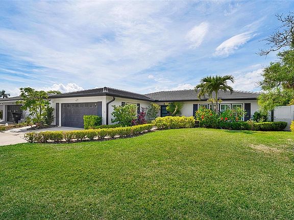 2nd image of 3944 Doral Dr
