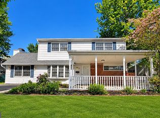 26 Village Ln, Levittown, PA 19054