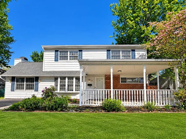 26 Village Ln, Levittown, PA 19054
