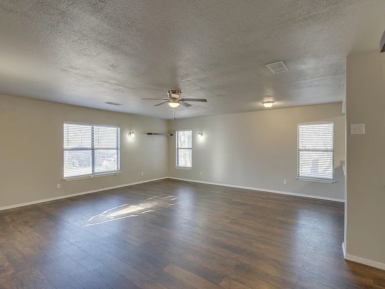 157 Harbor Dr — Photo 7