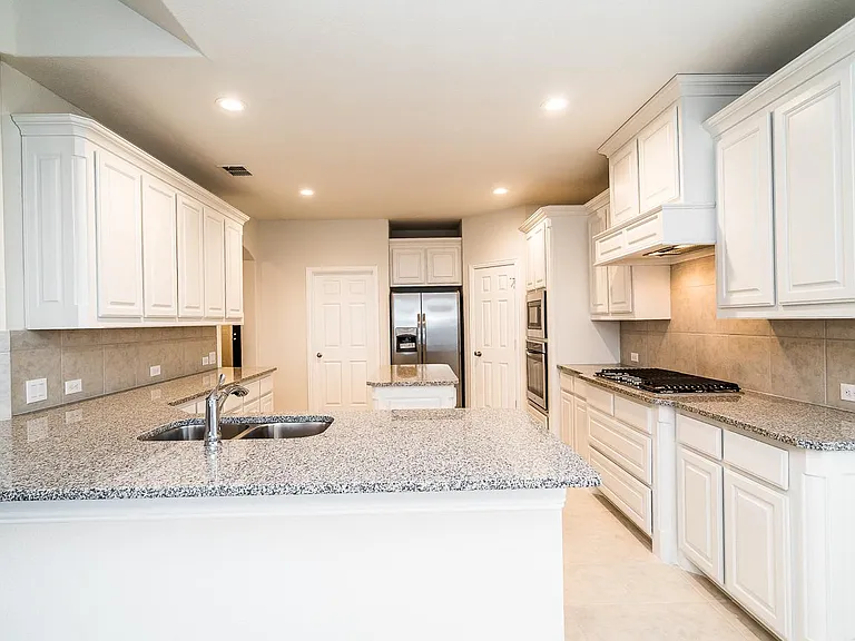 3816 Walden Dr — Photo 6