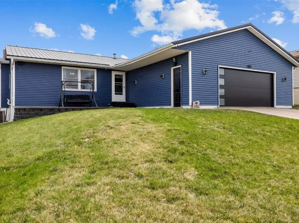 803 Arrowhead Ln NE, Cedar Rapids, IA 52402