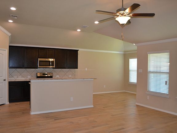 3rd image of 4114 Gaillardia Way