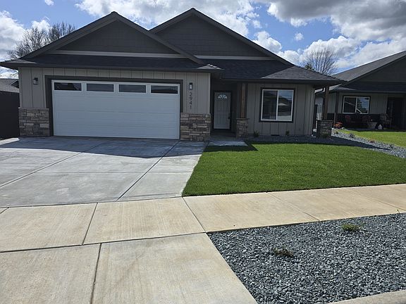 2nd image of 2941 Naples Dr