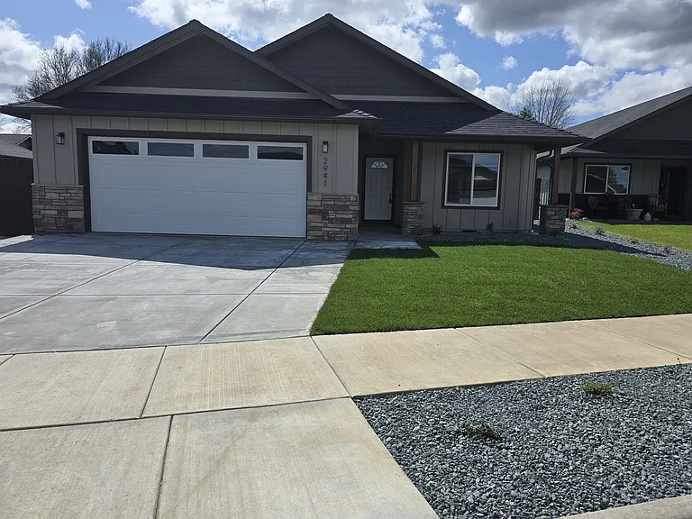 2941 Naples Dr — Photo 2