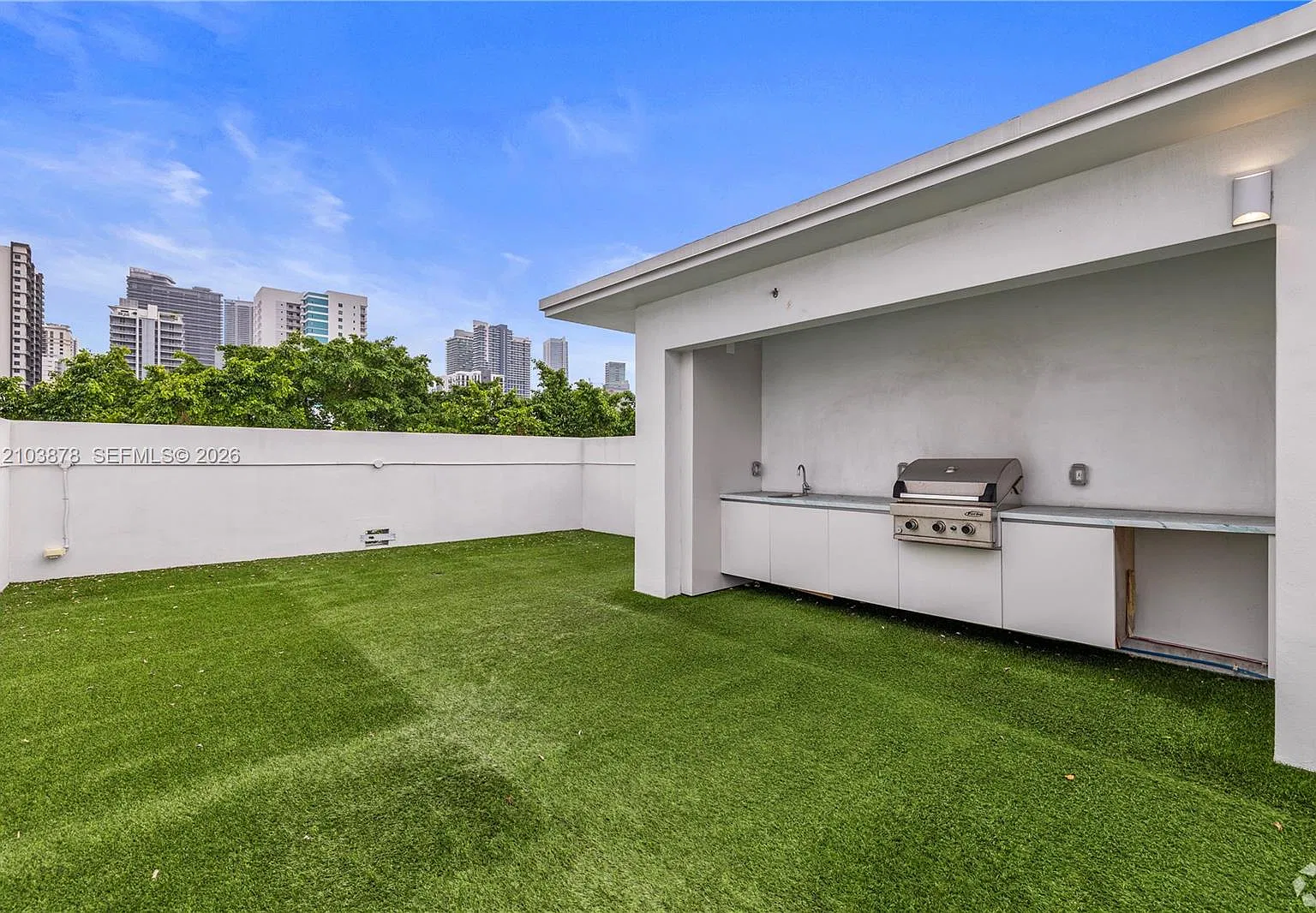 3 bed, 2.5 bath, 1780 sqft, $5,200 — Photo 1