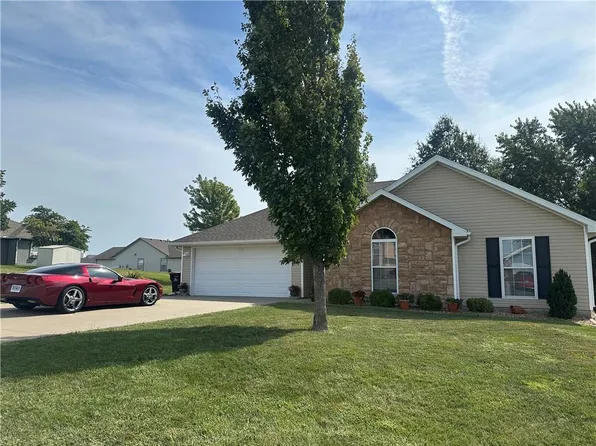 1210 Foxridge Dr, Warrensburg, MO 64093