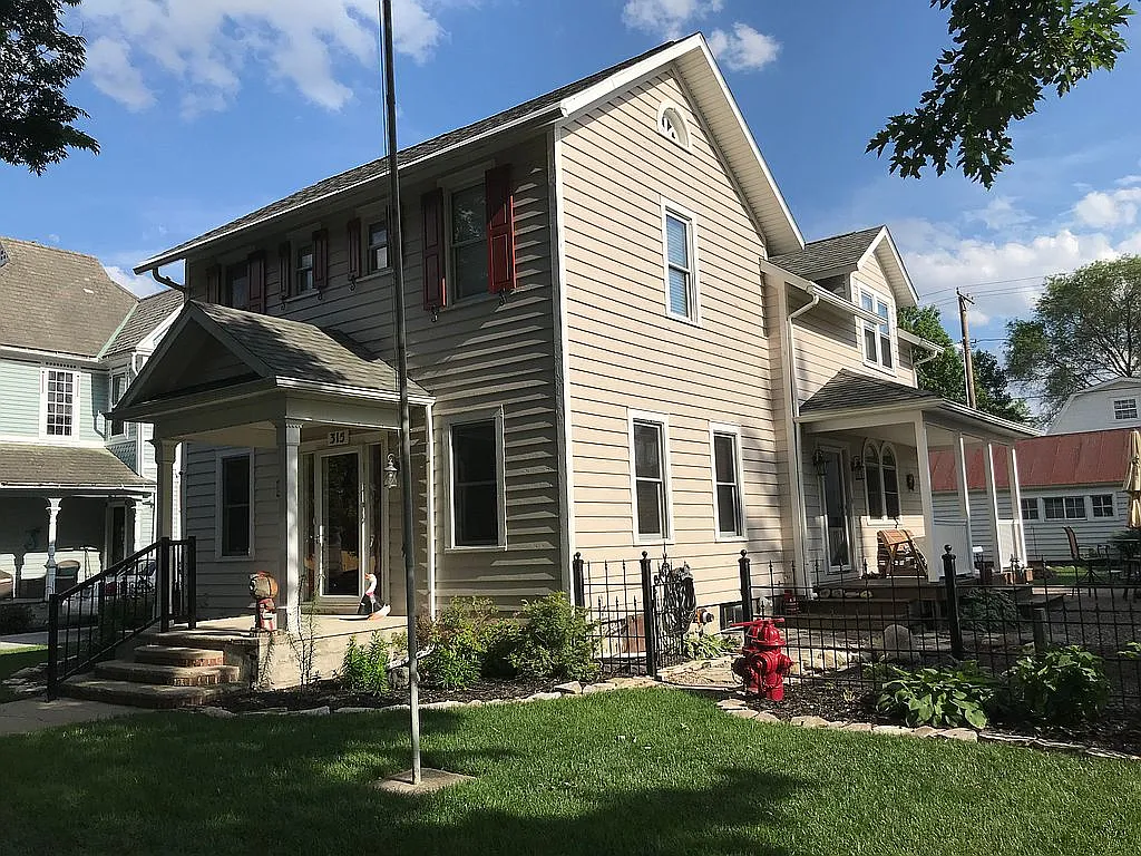 315 Main St photo 1