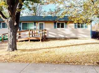 833 S Oswego Ct, Aurora, CO 80012