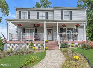 810 Lorraine Dr, Keyport, NJ 07735