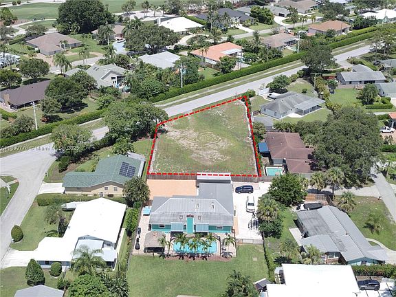 3rd image of 18870 SE Country Club Dr