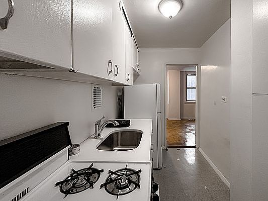 4th image of 240 E 35th St APT 5-H