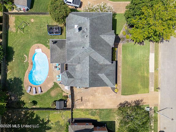 2nd image of 947 Valleyview Ln