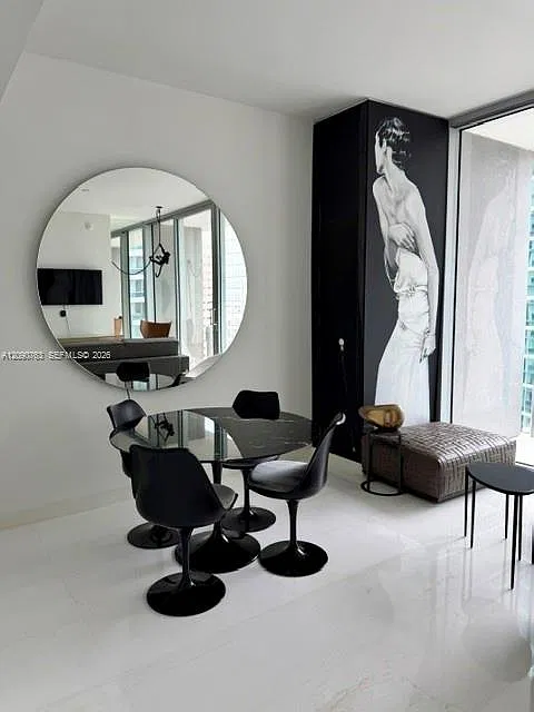 1 bed, 1.5 bath, 679 sqft, $7,300 — Photo 2