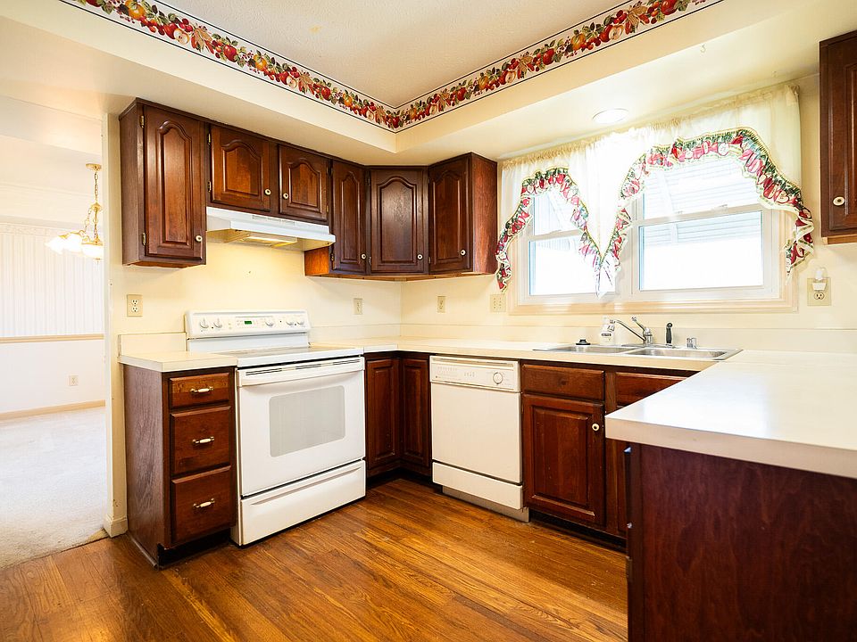 7th image of 11021 Paddock Dr