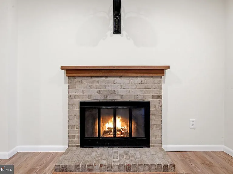 8811 Burbank Rd — Photo 39