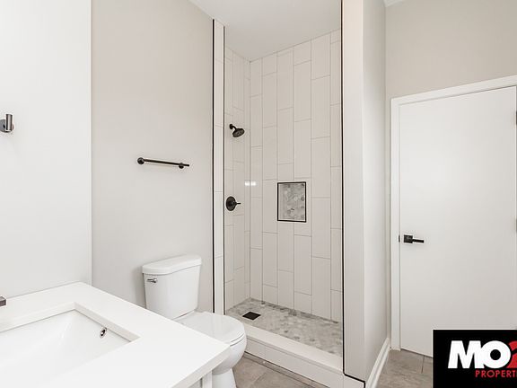 5th image of 2569 N Milwaukee Ave #A