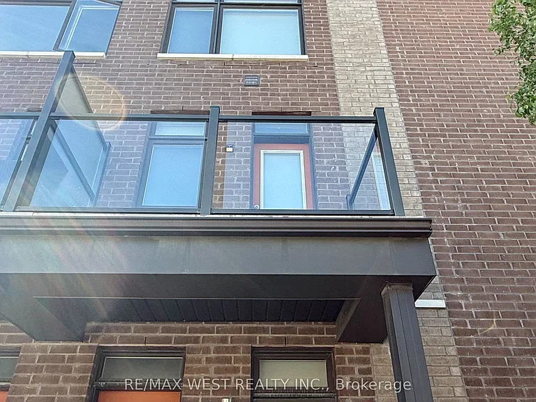 1 Allward St — Photo 8