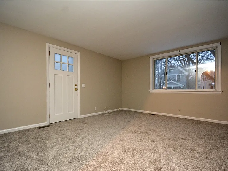 27 Boughton Ave — Photo 4