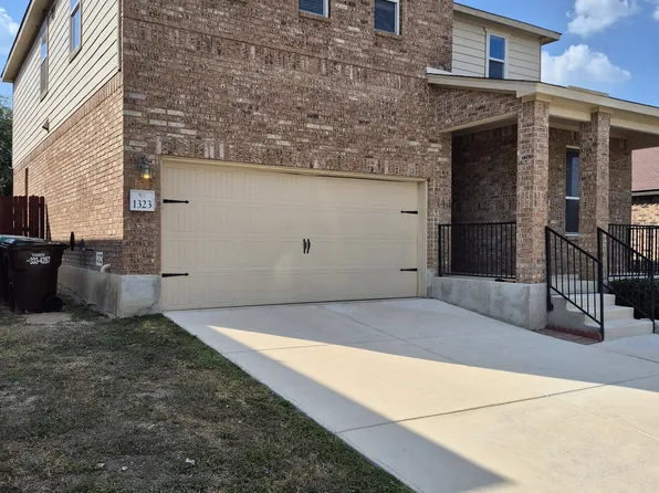 1323 Hawk Ct, San Antonio, TX 78245