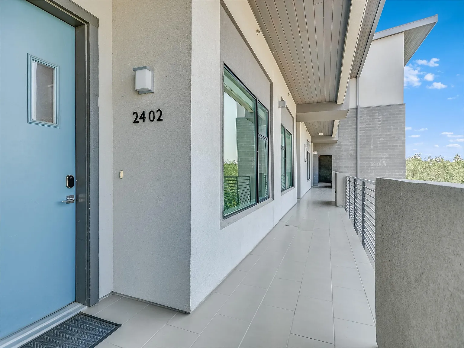3 bed, 2.0 bath, 1379 sqft, $3,300 — Photo 2