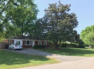 1322 Whirlaway Dr, Lyndon, KY 40242