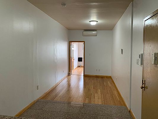 1st image of 2331 37th St APT 2R