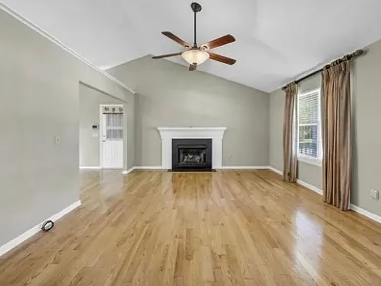 910 Sweet Thorne Rd — Photo 5