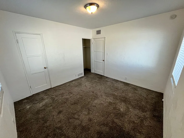 2220 E Grant Rd — Photo 25