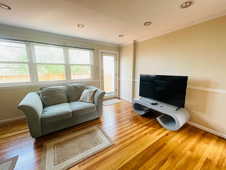 8831 Macon St — Photo 2