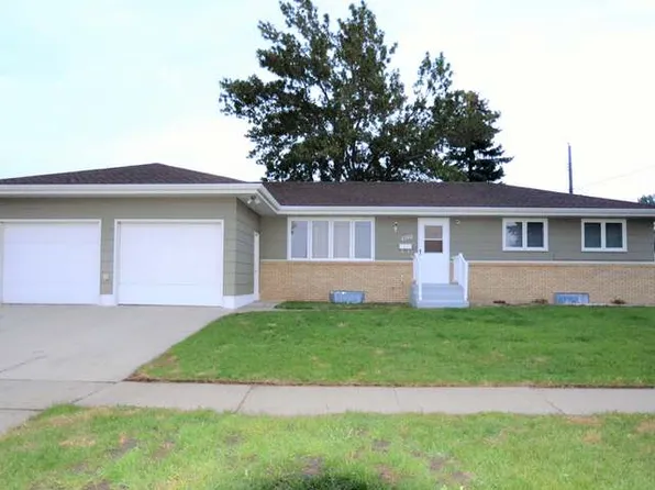 2702 Valley View Ave, Bismarck, ND 58501