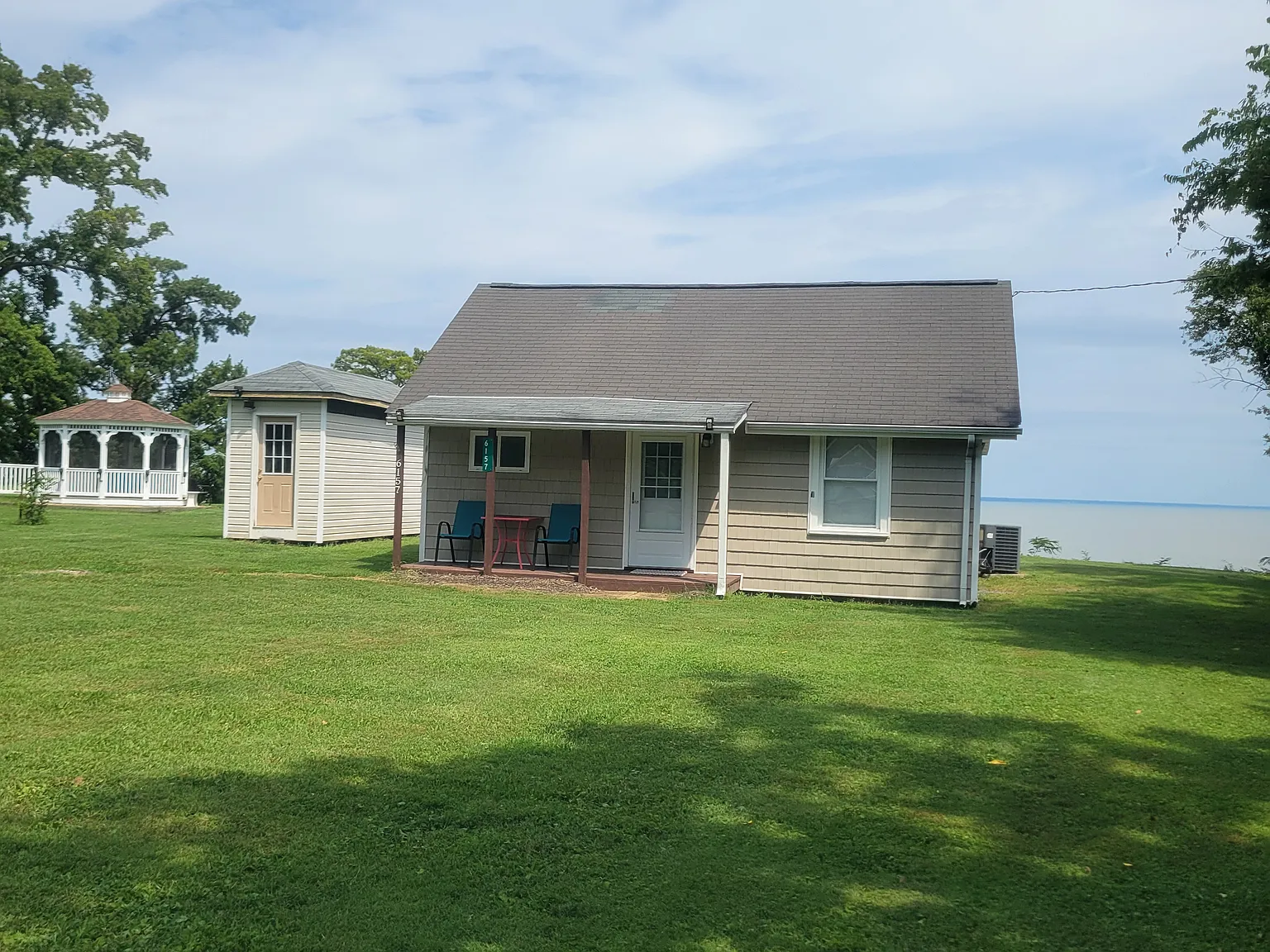 2 bed, 900 sqft, $2,400 — Photo 3