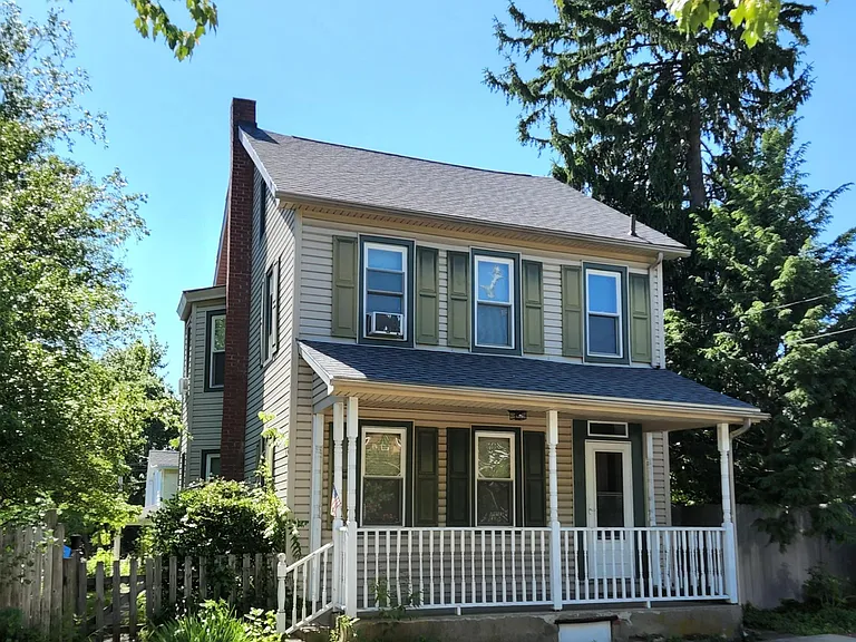 1515 Chelsea Ave — Photo 2