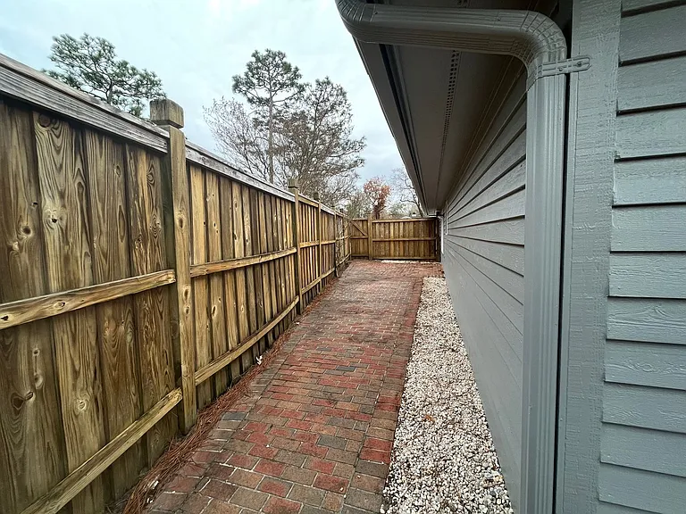1213 Bayside Cir W — Photo 26