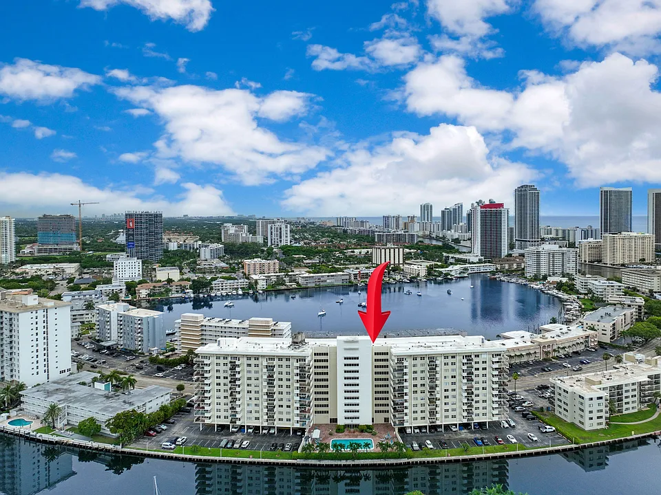 401 Golden Isles Dr #1014