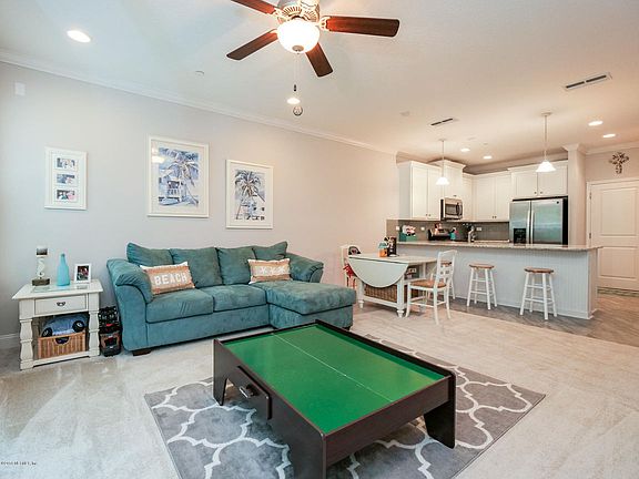 5th image of 19 Canary Palm Ct
