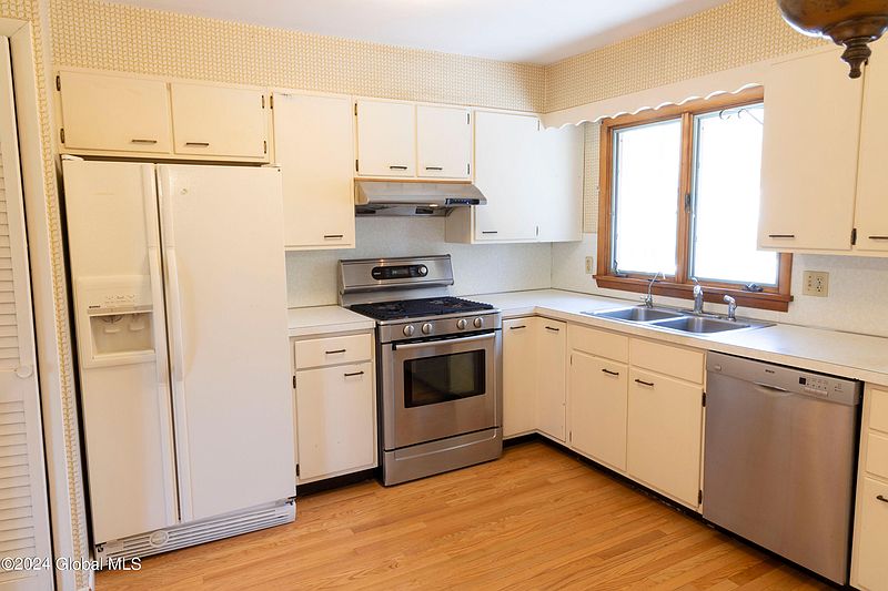 4th image of 17 Cedarwood Drive