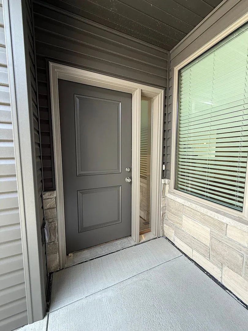 Spacious 2 bed/2.5 bath daylight Townhome in SE Lincoln — Photo 2