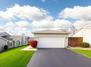 2309 Deerpath Dr W, Schererville, IN 46375