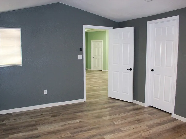 304 W James St #ID-2965 — Photo 6