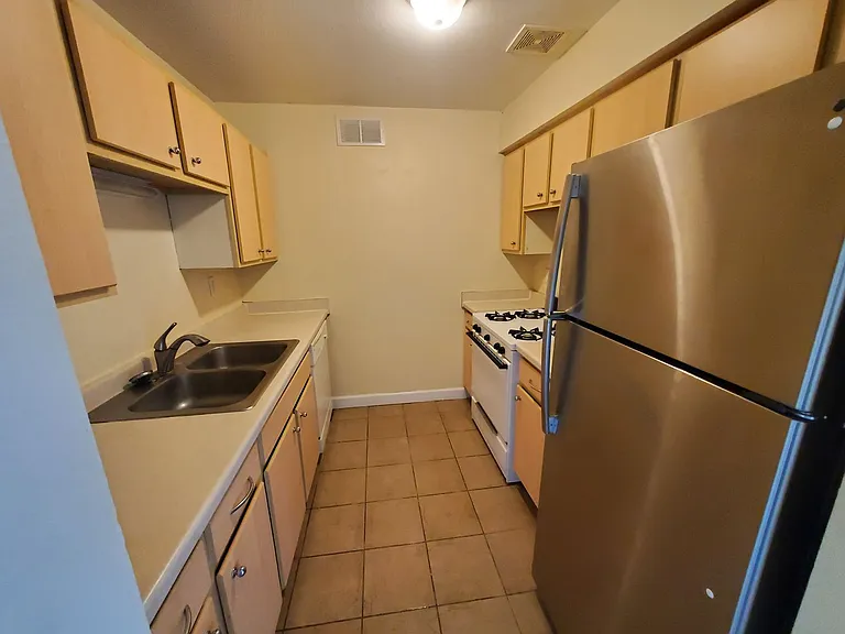 Abbott Acres Apartments — Photo 3