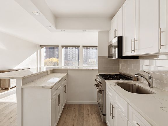4th image of 333 E 30th St APT 6E