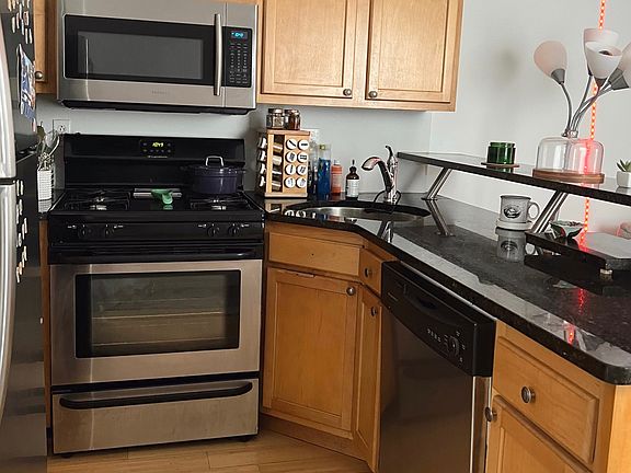 4th image of 1528 Brown St #2