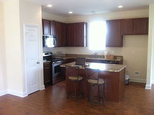 2nd image of 206 Recess Rd