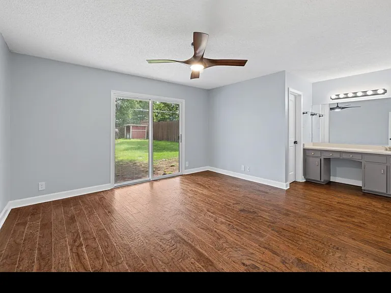 9201 Robins Nest Ln — Photo 5